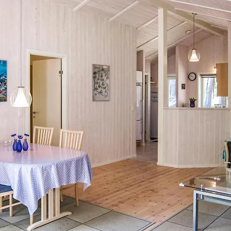 3 Bedroom Gorgeous In Dom wakacyjny Nexø